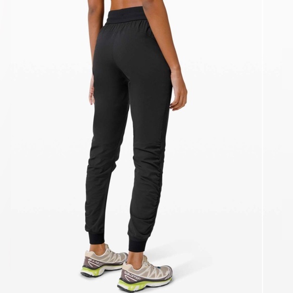 Lululemon Beyond the Studio Jogger Pant - Women's Size 4 - Black - Picture 1 of 8
